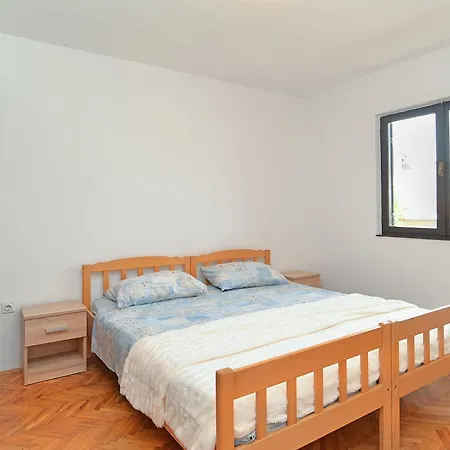 Apartment Dino 1700 *