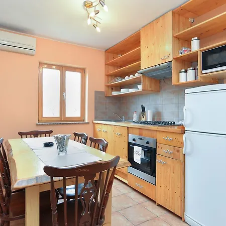Dino 1700 Apartment Fazana